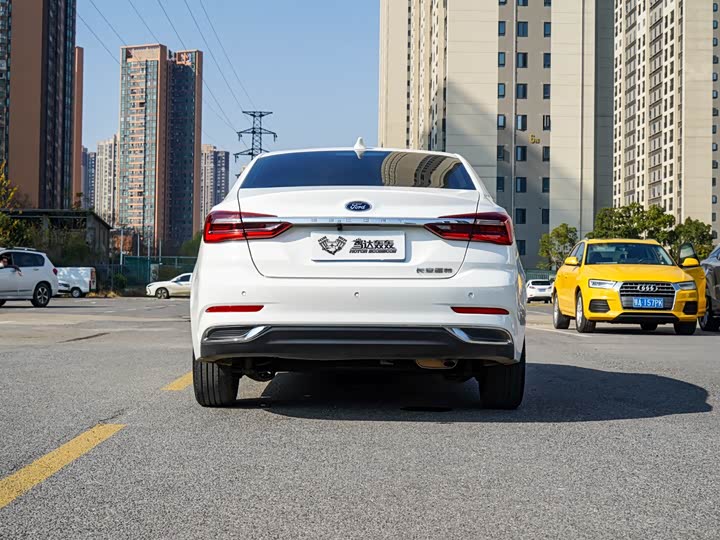 Ford Escort 2021 2021款 1.5L 自动铂金版