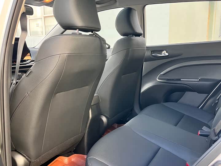 Kia KX1 2021 2021款 1.4L CVT趣享天窗款