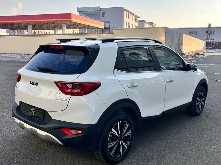 Kia KX1 2021 2021款 1.4L CVT趣享天窗款
