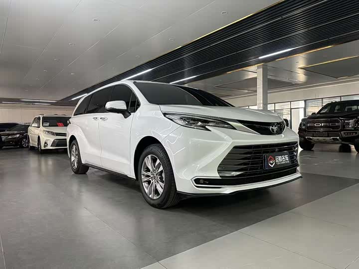 Toyota Sienna 2024 2024款 2.5L混动 四驱尊贵版