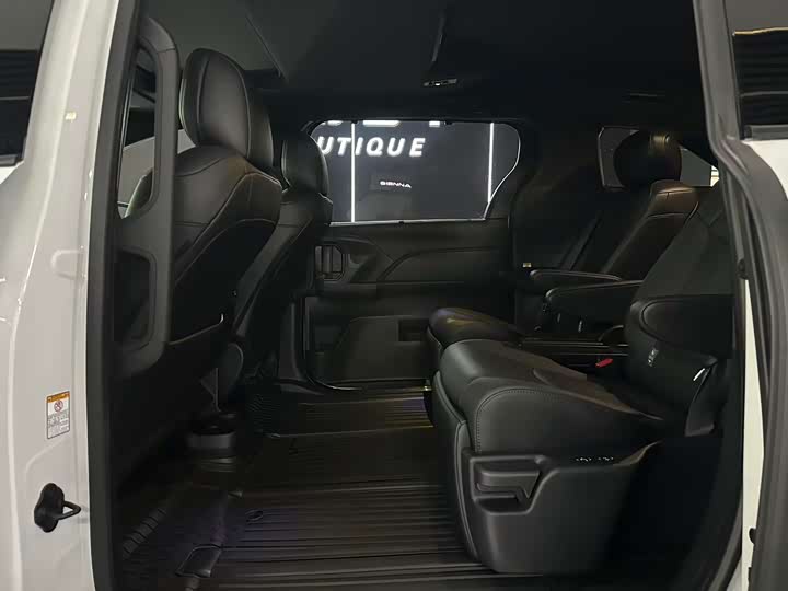 Toyota Sienna 2024 2024款 2.5L混动 四驱尊贵版