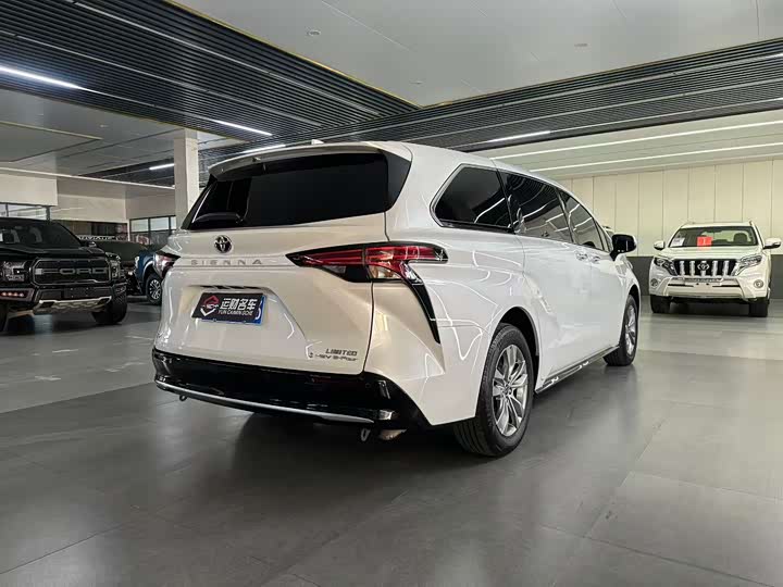 Toyota Sienna 2024 2024款 2.5L混动 四驱尊贵版
