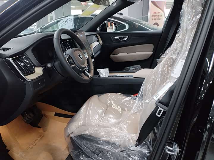 Volvo XC60 2026 2026款 B5 四驱智远豪华版