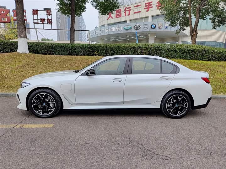 BMW i3 2025 2025款 eDrive 40 L 曜夜套装