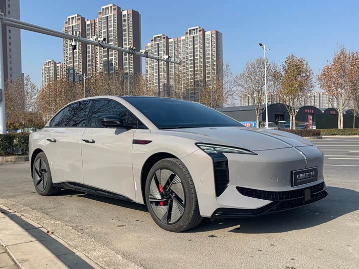 2025 Hongqi EH7