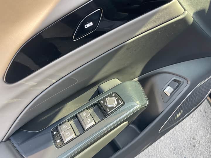 Hongqi EH7 2025 2025款 640 四驱 智选版