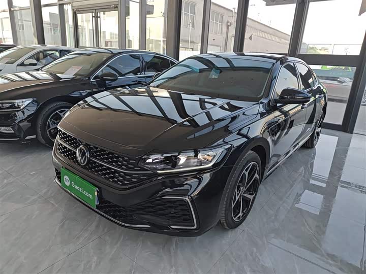 Volkswagen Passat 2025 2025款 出众款 380TSI 星空龙腾版