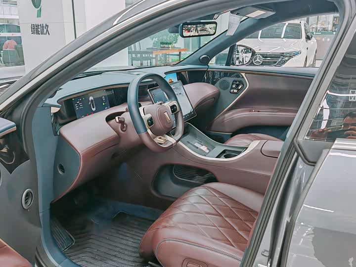 Avatr 11 2024 2024款 730 三激光后驱奢享版