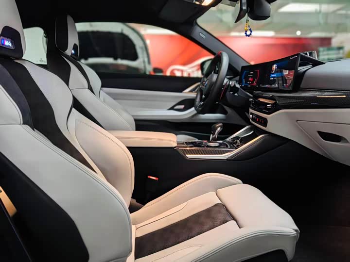 BMW M4 2024 2024款 M4双门轿跑车 M xDrive 雷霆版