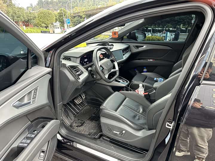 Audi Q5 e-tron 2023 2023款 40 e-tron 星耀型 锦衣套装