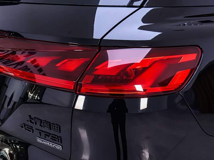 Audi Q6 2023 2023款 45 TFSI quattro 齐云型 飞骑套装