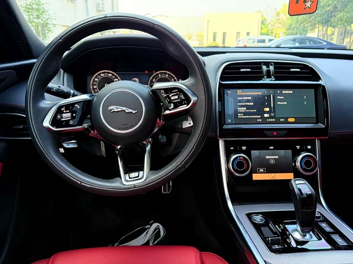 Jaguar XE L 2024 2024款 2.0T 250PS R-DYNAMIC S进取运动版