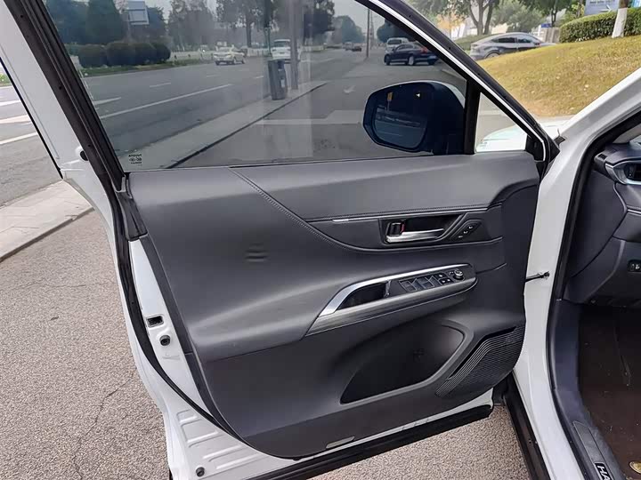 Toyota Harrier 2022 2022款 2.0L CVT两驱尊享版