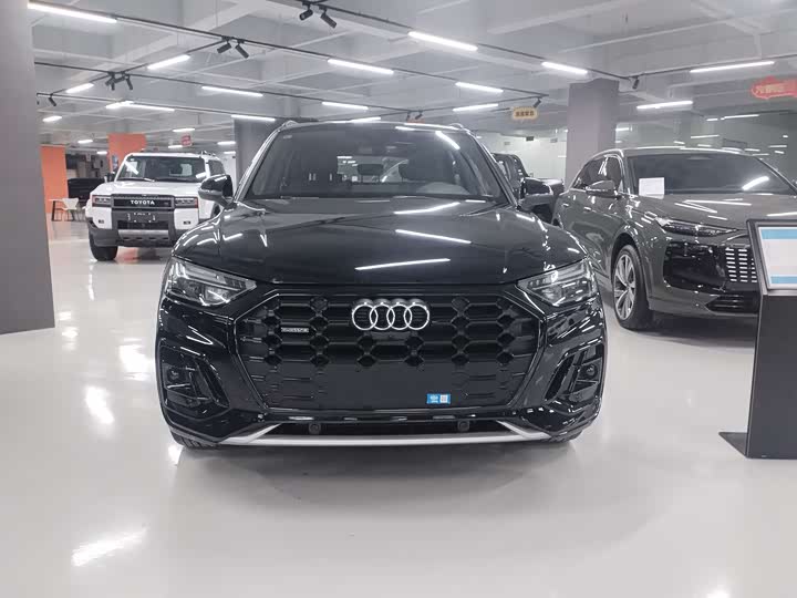 Audi Q5L 2025 2025款 45周年典藏版 45 TFSI 豪华动感型