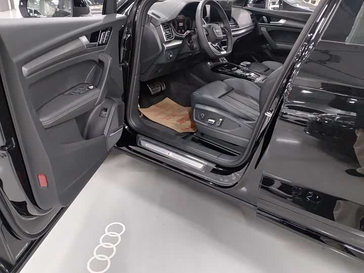 Audi Q5L 2025 2025款 45周年典藏版 45 TFSI 豪华动感型
