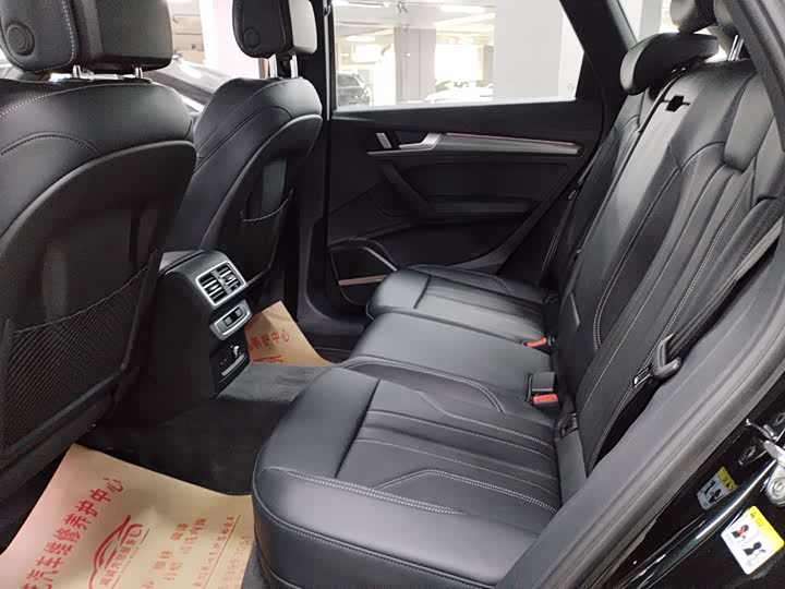 Audi Q5L 2025 2025款 45周年典藏版 45 TFSI 豪华动感型