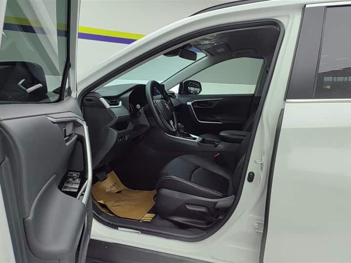 Toyota RAV4 2024 2024款 2.0L CVT两驱都市版