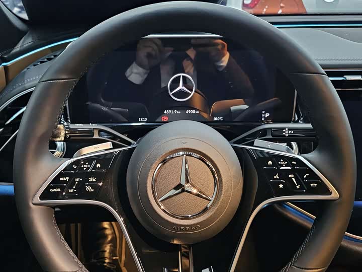 Mercedes-Benz E-Class Hybrid 2024 2024款 E 350 e L 插电式混合动力轿车