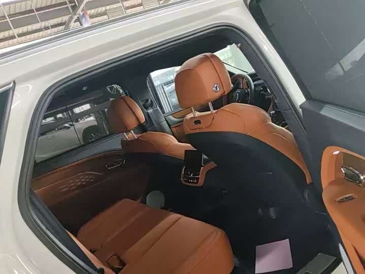 Bentley Bentayga 2024 2024款 4.0T V8 长轴距版