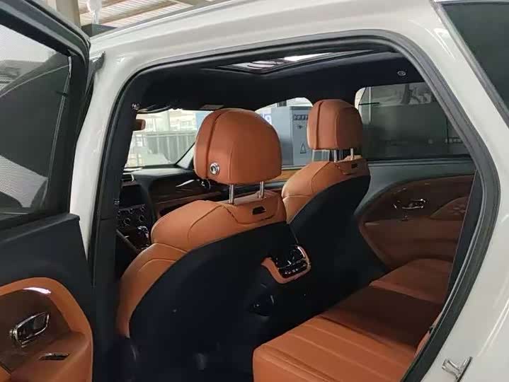 Bentley Bentayga 2024 2024款 4.0T V8 长轴距版