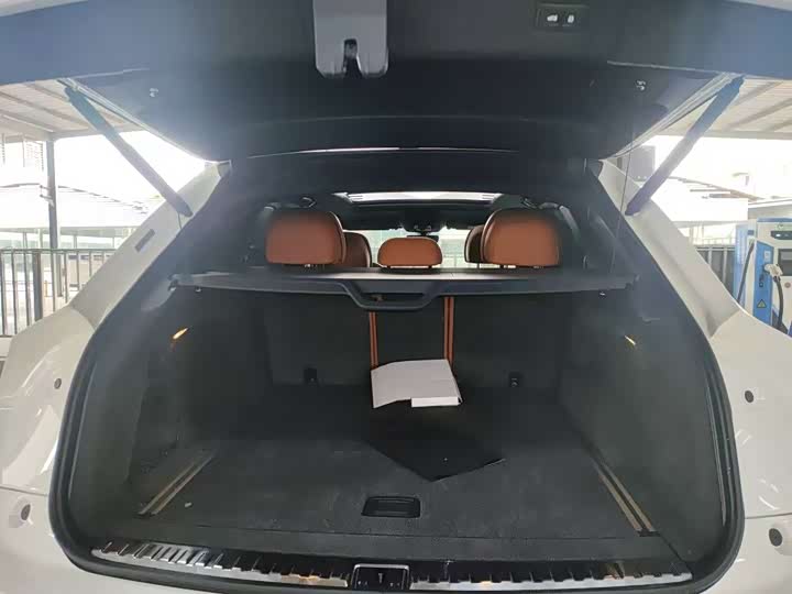 Bentley Bentayga 2024 2024款 4.0T V8 长轴距版