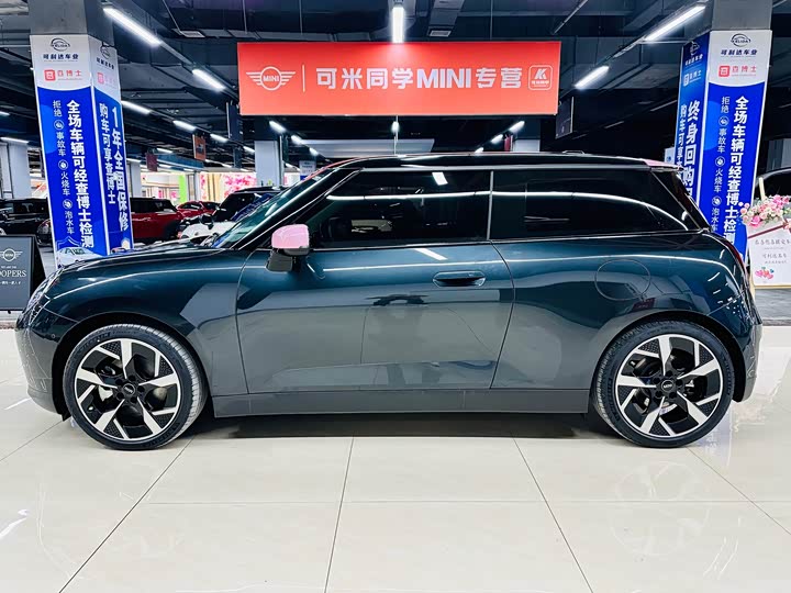 Mini Cooper 2024 2024款 452km COOPER SE 艺术家