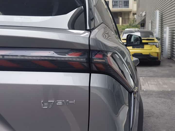 Geely Galaxy L7 2025 2025款 EM-i 115km 探索+版