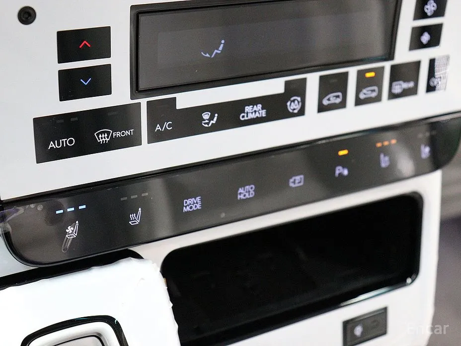 Hyundai Staria 2021 4WD Lounge 7-Seater