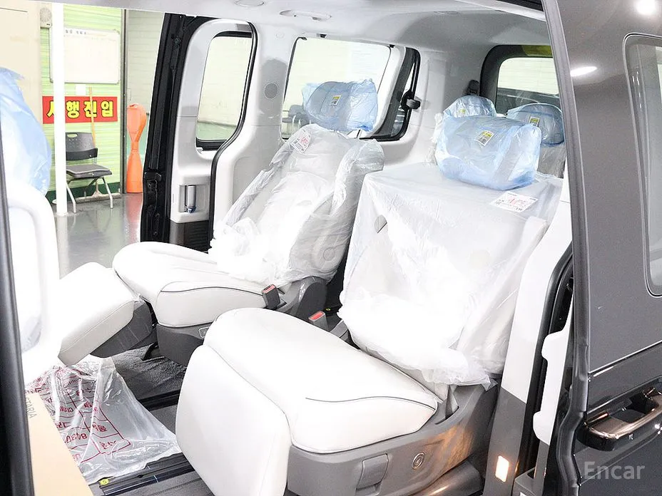 Hyundai Staria 2021 4WD Lounge 7-Seater