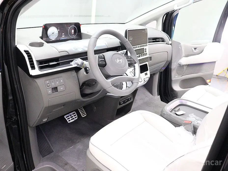 Hyundai Staria 2021 4WD Lounge 7-Seater