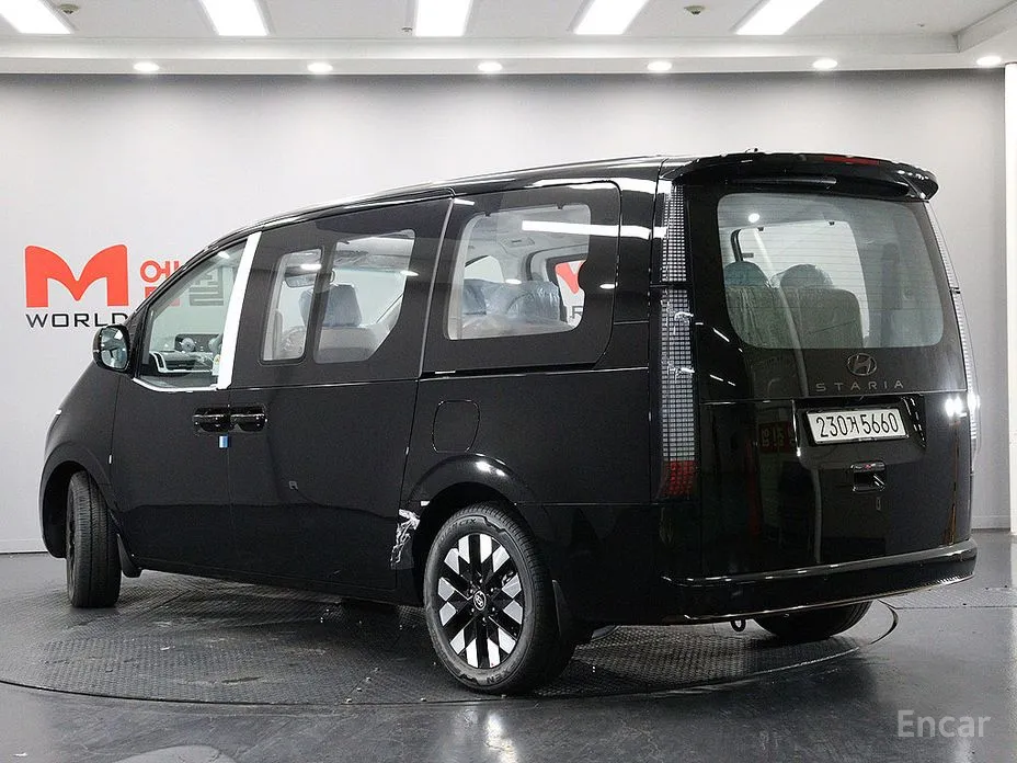 Hyundai Staria 2021 4WD Lounge 7-Seater
