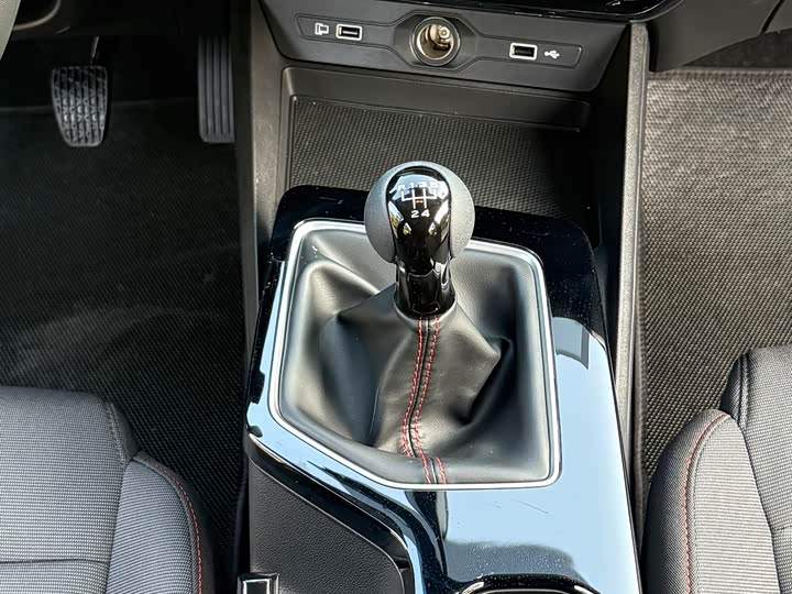 MG Motor 5 2023 2023款 180DVVT 手动风尚版