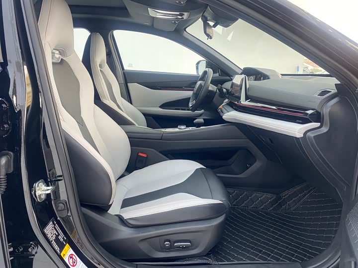 Changan UNI-V Hybrid 2024 2024款 蓝鲸智电iDD 136km 智尊型