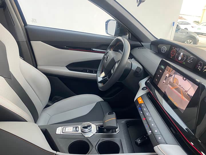 Changan UNI-V Hybrid 2024 2024款 蓝鲸智电iDD 136km 智尊型