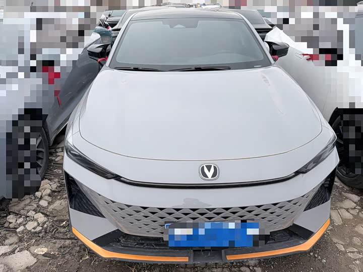 Changan UNI-V 2025 2025款 1.5T 500Bar尊贵运动型