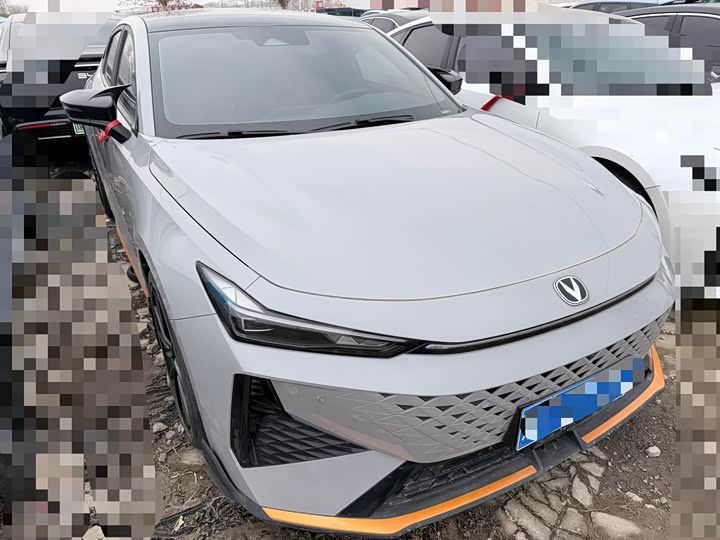 Changan UNI-V 2025 2025款 1.5T 500Bar尊贵运动型