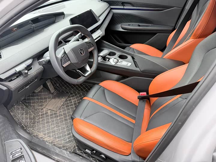 Changan UNI-V 2025 2025款 1.5T 500Bar尊贵运动型