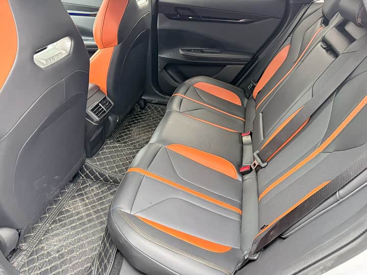 Changan UNI-V 2025 2025款 1.5T 500Bar尊贵运动型