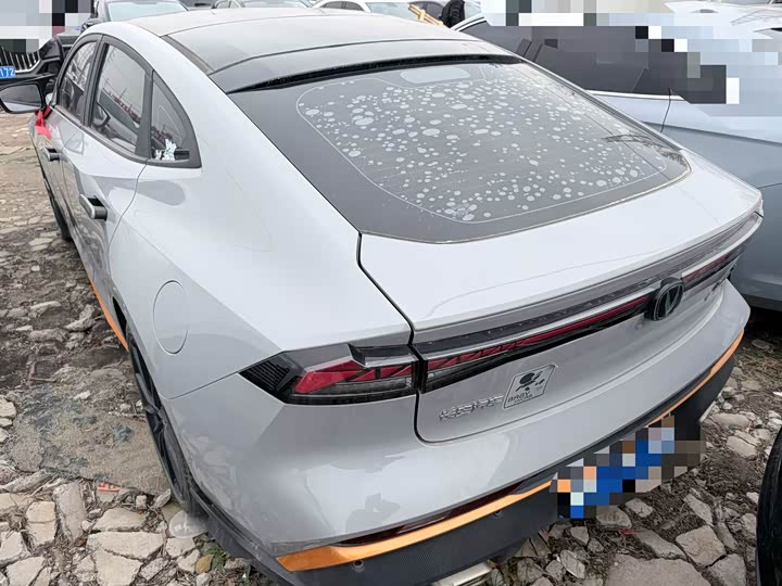 Changan UNI-V 2025 2025款 1.5T 500Bar尊贵运动型