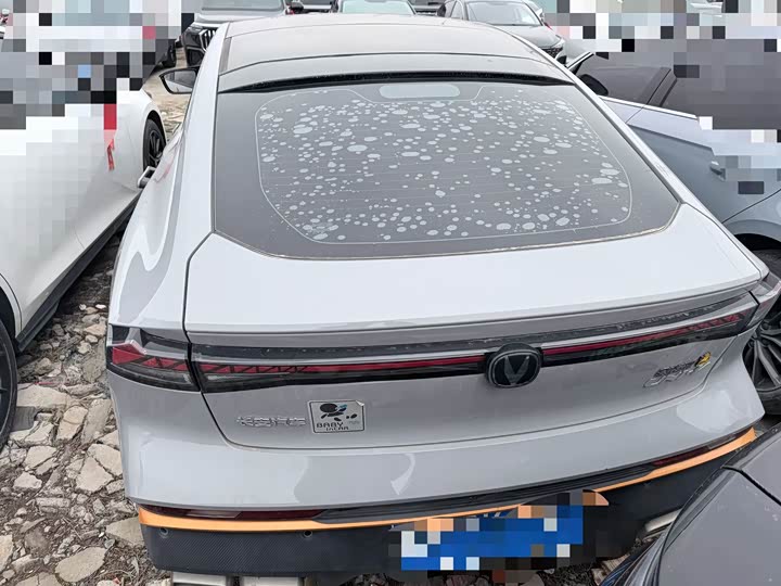 Changan UNI-V 2025 2025款 1.5T 500Bar尊贵运动型