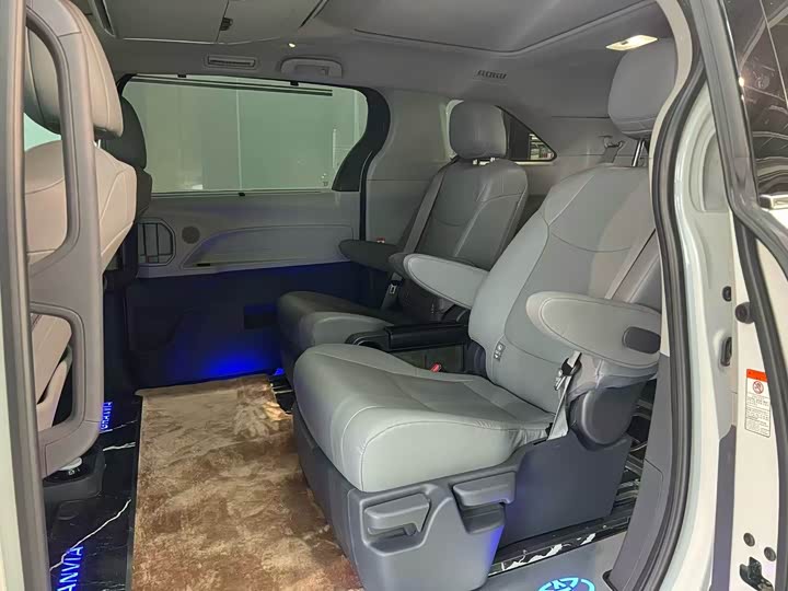 Toyota Granvia 2024 2024款 2.5L混动 豪华版