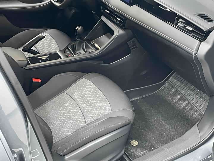 Roewe i5 2023 2023款 1.5L 手动舒享版