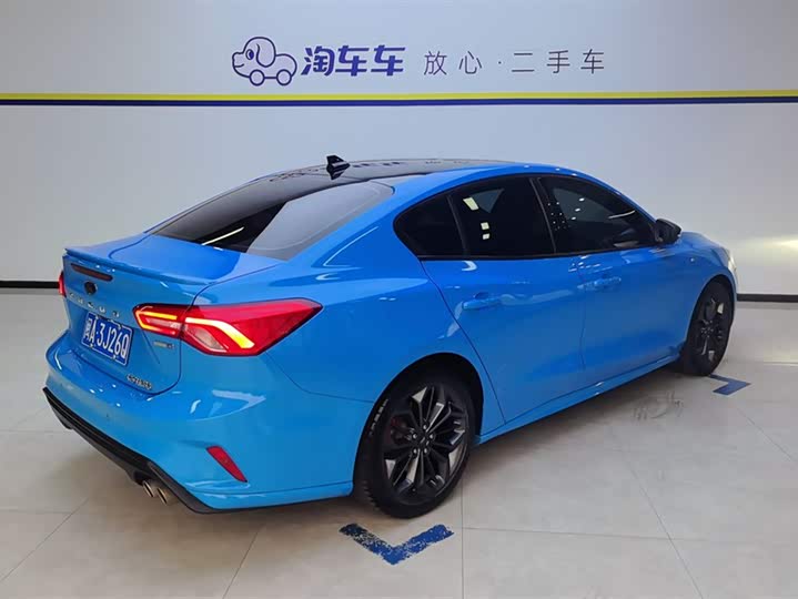 Ford Focus 2022 2022款 三厢 EcoBoost 180 自动ST Line