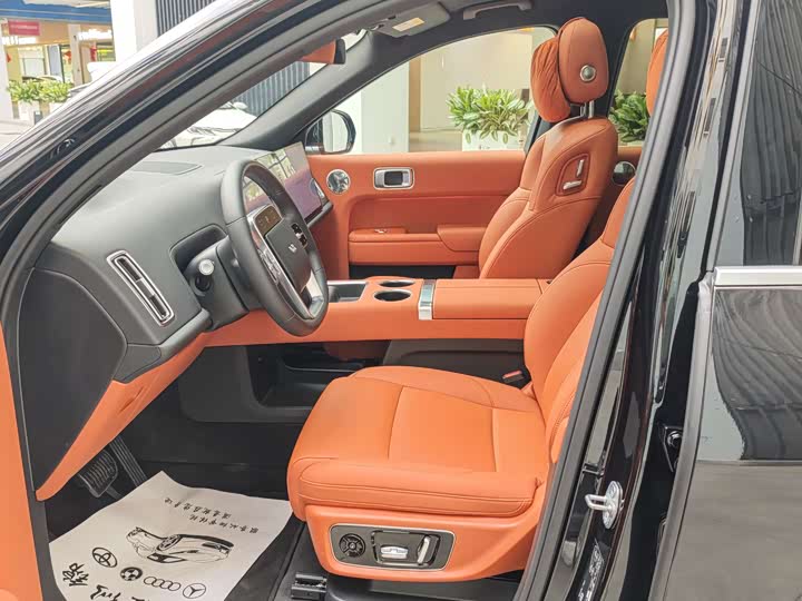 LiXiang L8 2025 2025款 Ultra 智能焕新版