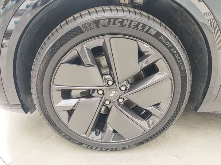 LiXiang L8 2025 2025款 Ultra 智能焕新版