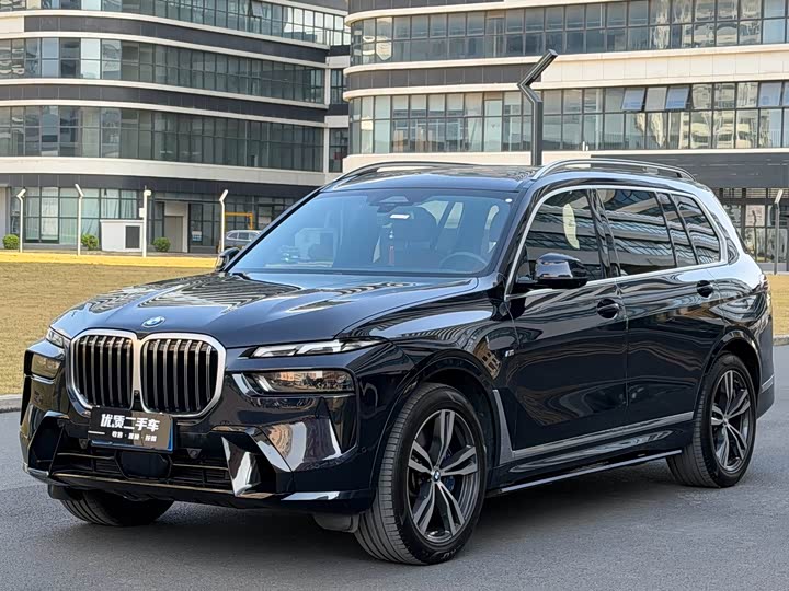 BMW X7 2023 2023款 xDrive40i 尊享型M运动套装
