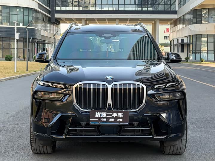 BMW X7 2023 2023款 xDrive40i 尊享型M运动套装