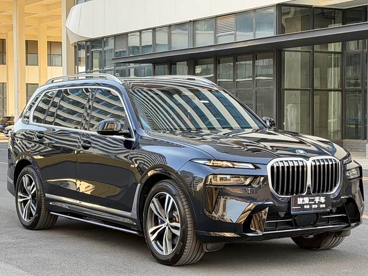 BMW X7 2023 2023款 xDrive40i 尊享型M运动套装