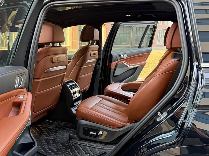 BMW X7 2023 2023款 xDrive40i 尊享型M运动套装