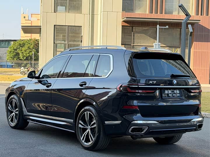 BMW X7 2023 2023款 xDrive40i 尊享型M运动套装